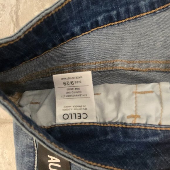 Cello High Rise 9/29 High Rise Ankle Skinny Jeans Distressed Fray‎ Hem NWT - Picture 4 of 10